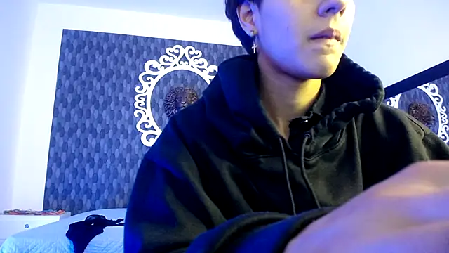 Snapshot of Ghost__Girl_ chatting on 11-08-25, 03:29 Ghost Girl online show from 11-08-25, 03:29