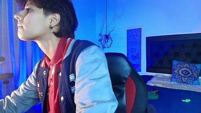 Snapshot of Ghost__Girl_ chatting on 11-11-25, 01:49 Ghost Girl online show from 11-11-25, 01:49