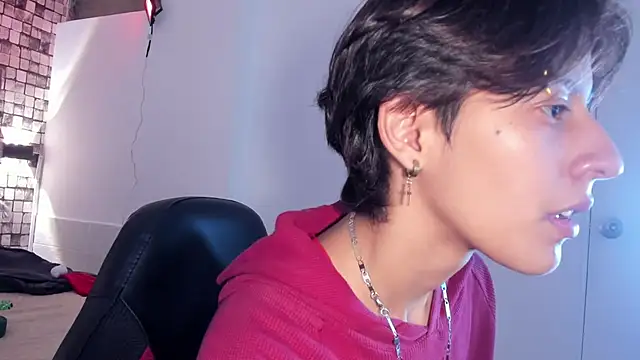 Snapshot of Ghost__Girl_ chatting on 12-02-25, 01:55 Ghost Girl online show from 12-02-25, 01:55