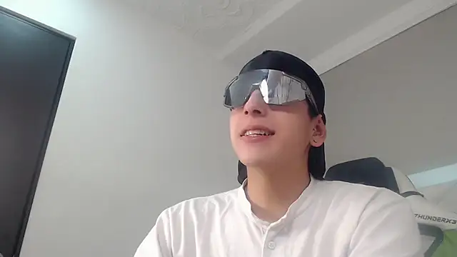 Snapshot of Cash_G_ chatting on 11-13-25, 08:08 Cash G online show from 11-13-25, 08:08