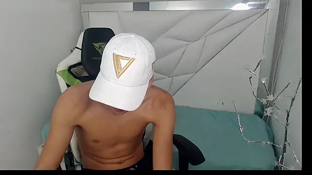 Snapshot of Cash_G_ chatting on 11-14-25, 08:29 Cash G online show from 11-14-25, 08:29