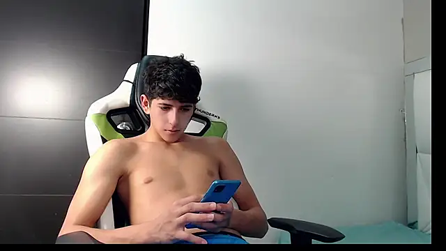 Snapshot of Cash_G_ chatting on 11-15-25, 08:16 Cash G online show from 11-15-25, 08:16