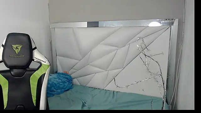 Snapshot of Cash_G_ chatting on 11-16-25, 08:25 Cash G online show from 11-16-25, 08:25