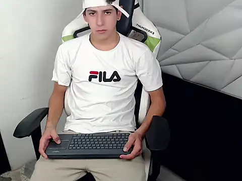 Snapshot of Cash_G_ chatting on 11-22-25, 08:41 Cash G online show from 11-22-25, 08:41