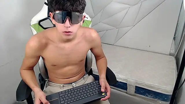 Snapshot of Cash_G_ chatting on 11-23-25, 08:19 Cash G online show from 11-23-25, 08:19