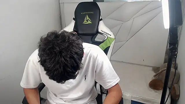 Snapshot of Cash_G_ chatting on 11-25-25, 09:04 Cash G online show from 11-25-25, 09:04