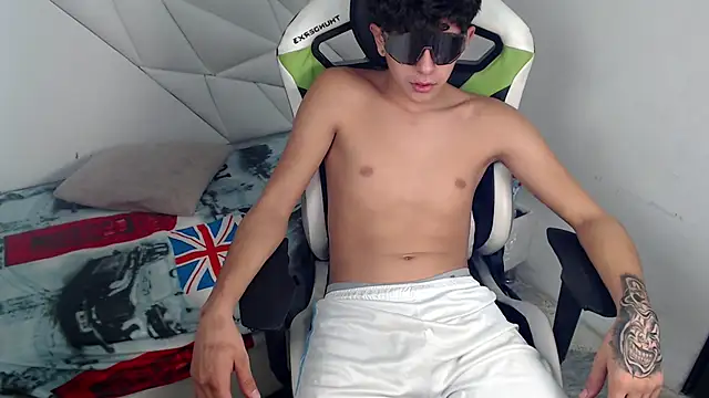 Snapshot of Cash_G_ chatting on 12-14-25, 09:30 Cash G online show from 12-14-25, 09:30