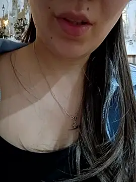 Snapshot of Emily__love chatting on 11-27-25, 03:52 Emily love online show from 11-27-25, 03:52