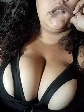 Snapshot of safirahot69 chatting on 11-26-25, 03:18 safirahot69 online show from 11-26-25, 03:18