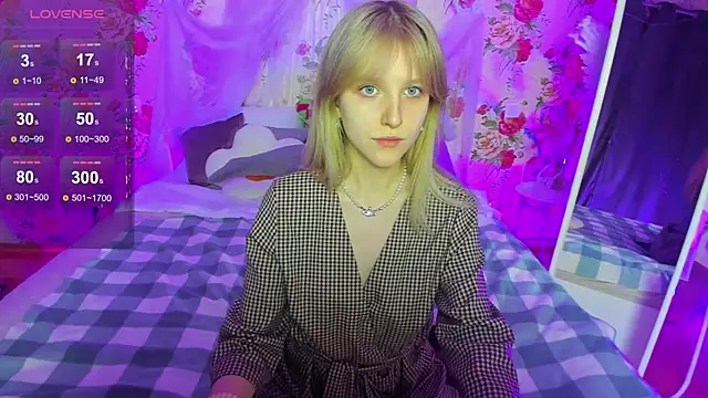 Snapshot of KissChristie__ chatting on 11-12-25, 06:08 KissChristie online show from 11-12-25, 06:08