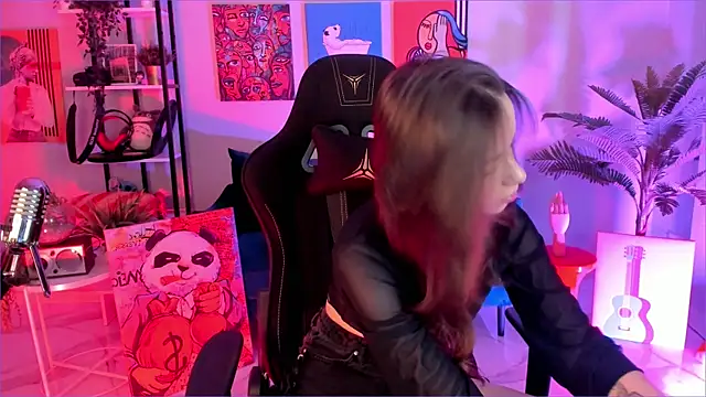 EmilyWade online show from 12-16-25, 08:41