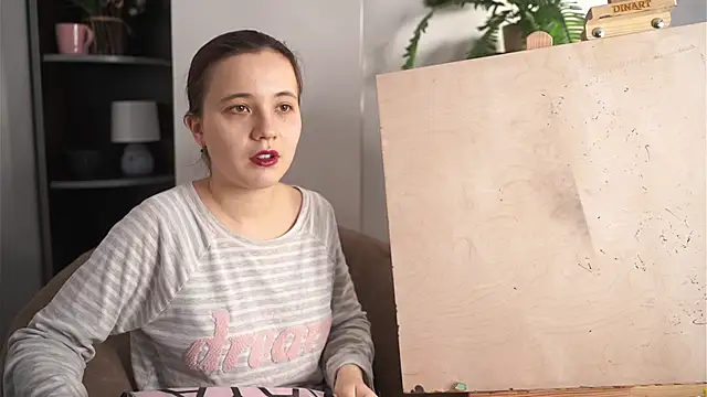 Snapshot of EmelineGarry chatting on 10-29-25, 11:01 EmelineGarry online show from 10-29-25, 11:01