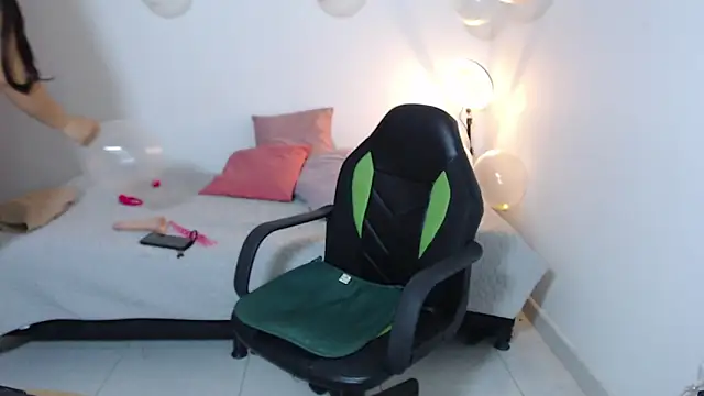 Snapshot of angiedavies10 chatting on 10-29-25, 02:41 angiedavies10 online show from 10-29-25, 02:41