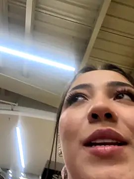 Hannahpradaa  online show from 11-12-25, 12:00