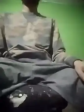 Snapshot of Luckysucks chatting on 11-05-25, 08:09 Luckysucks online show from 11-05-25, 08:09