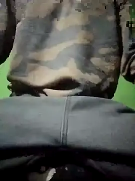 Snapshot of Luckysucks chatting on 11-09-25, 02:48 Luckysucks online show from 11-09-25, 02:48