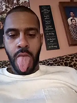 Snapshot of slvdslvd chatting on 10-29-25, 12:02 slvdslvd online show from 10-29-25, 12:02