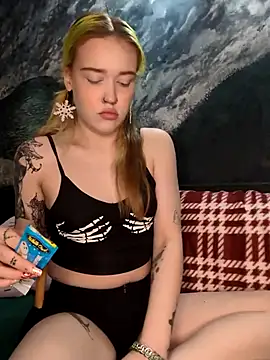 Snapshot of mattiethebaddieee chatting on 12-17-25, 10:49 mattiethebaddieee online show from 12-17-25, 10:49