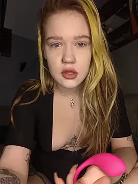 Snapshot of mattiethebaddieee chatting on 02-25-26, 04:00 mattiethebaddieee online show from 02-25-26, 04:00