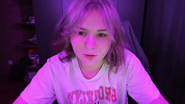 Snapshot of sophia_lix chatting on 11-09-25, 02:48 sophia lix online show from 11-09-25, 02:48