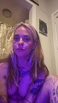 Snapshot of roxiebaby chatting on 11-14-25, 08:46 roxiebaby online show from 11-14-25, 08:46