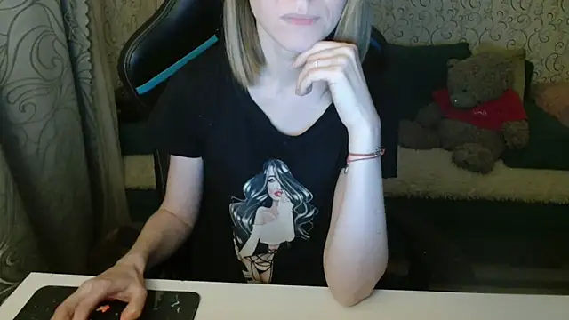 Snapshot of _Alisa_Allison_ chatting on 10-30-25, 03:02  Alisa Allison  online show from 10-30-25, 03:02