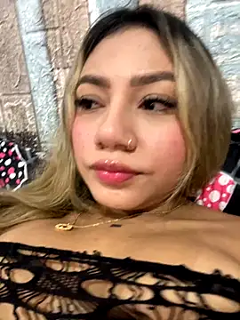 Snapshot of Vicky-Nova chatting on 11-19-25, 04:12 Vicky-Nova online show from 11-19-25, 04:12