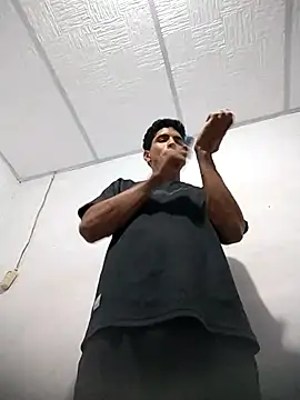 Alex Sweeting online show from 11-25-25, 06:13