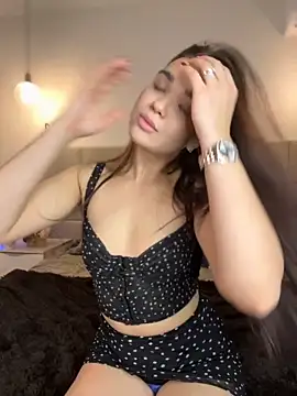 Snapshot of BabyShy- chatting on 11-13-25, 10:52 BabyShy- online show from 11-13-25, 10:52