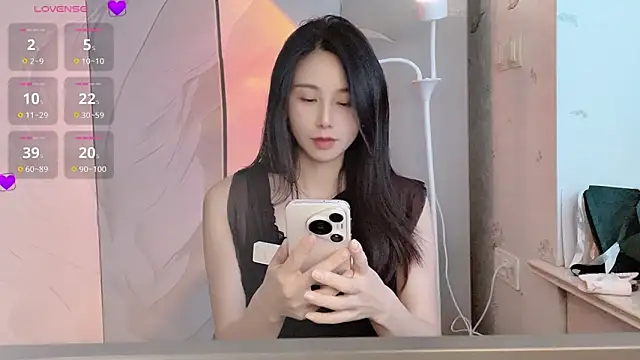 Snapshot of TwTneii chatting on 10-28-25, 05:44 TwTneii online show from 10-28-25, 05:44