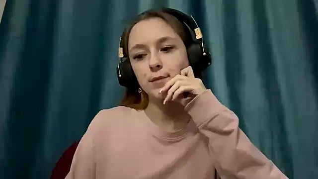 Snapshot of HOTBellakle chatting on 11-15-25, 03:08 HOTBellakle online show from 11-15-25, 03:08