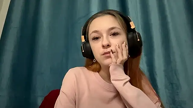 Snapshot of HOTBellakle chatting on 11-16-25, 03:06 HOTBellakle online show from 11-16-25, 03:06