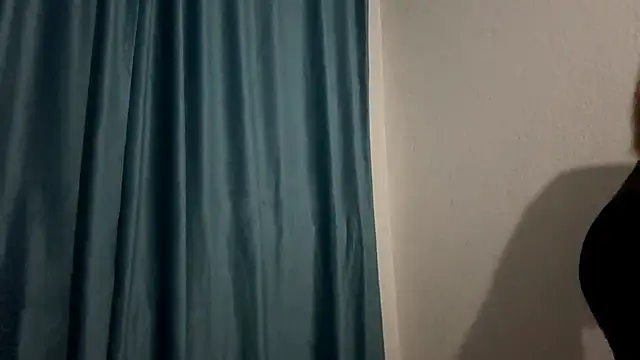 Snapshot of HOTBellakle chatting on 11-30-25, 03:27 HOTBellakle online show from 11-30-25, 03:27