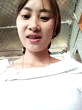 Snapshot of Em_xinh01 chatting on 11-27-25, 06:15 Em xinh01 online show from 11-27-25, 06:15