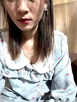 Snapshot of Em_xinh01 chatting on 11-29-25, 08:50 Em xinh01 online show from 11-29-25, 08:50