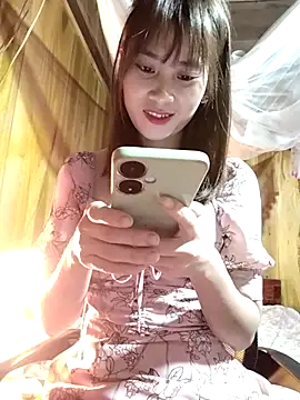 Snapshot of Em_xinh01 chatting on 12-17-25, 04:13 Em xinh01 online show from 12-17-25, 04:13