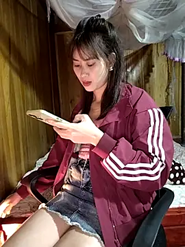 Em xinh01 online show from 12-21-25, 01:40