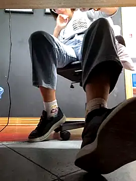 Snapshot of Piediniecollant chatting on 11-03-25, 01:12 Piediniecollant online show from 11-03-25, 01:12