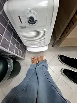 Snapshot of Piediniecollant chatting on 11-04-25, 06:56 Piediniecollant online show from 11-04-25, 06:56