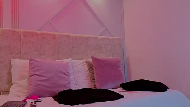 Snapshot of Scarlett__lace chatting on 12-16-25, 04:39 Scarlett lace online show from 12-16-25, 04:39