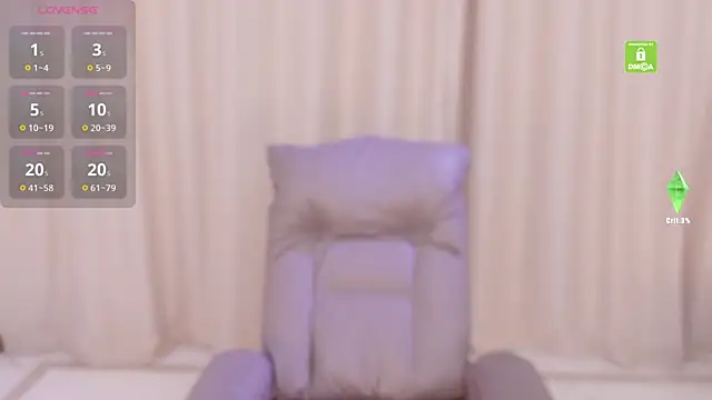 Snapshot of JoJo-ovo chatting on 11-06-25, 11:22 JoJo-ovo online show from 11-06-25, 11:22