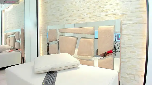 sheinny brown online show from 11-26-25, 07:04