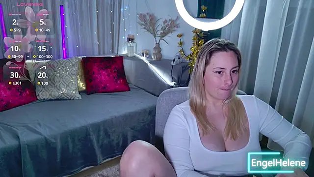 Snapshot of EngelHelene chatting on 11-25-25, 06:41 EngelHelene online show from 11-25-25, 06:41