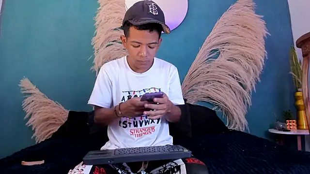 Snapshot of wild_best chatting on 12-04-25, 07:44 wild best online show from 12-04-25, 07:44