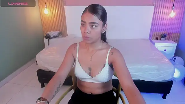 Snapshot of SoffiaDams2 chatting on 11-02-25, 11:56 SoffiaDams2 online show from 11-02-25, 11:56