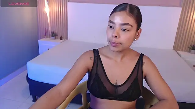 Snapshot of SoffiaDams2 chatting on 11-23-25, 11:54 SoffiaDams2 online show from 11-23-25, 11:54