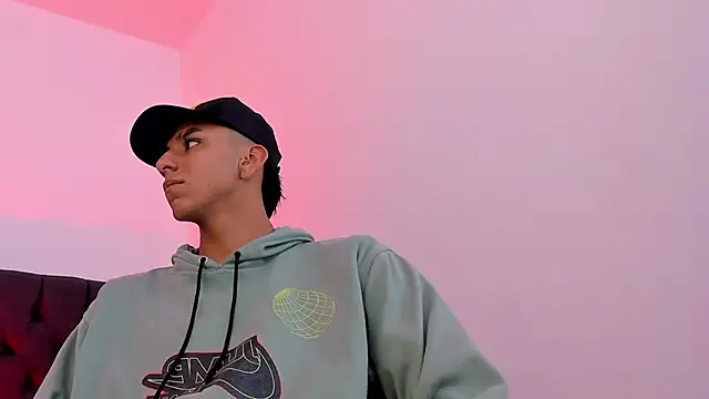 Snapshot of leelpaul chatting on 10-28-25, 12:41 leelpaul online show from 10-28-25, 12:41