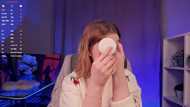 Snapshot of NicoletteTegeler chatting on 10-31-25, 08:04 NicoletteTegeler online show from 10-31-25, 08:04