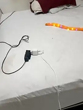 Snapshot of _-_-_-meretriz chatting on 10-27-25, 08:46  - - -meretriz online show from 10-27-25, 08:46