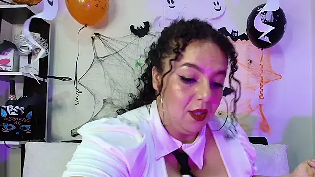 Snapshot of Natasha_Amber chatting on 10-31-25, 03:02 Natasha Amber online show from 10-31-25, 03:02